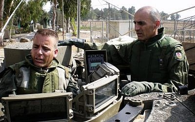Gadi Shamni, right, at the time head of the IDF's Central Command, during an army training exercise, August 28, 2008. (IDF Spokesperson/Flash 90)