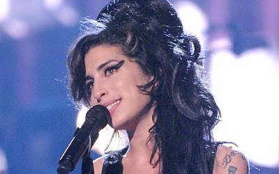 Amy Winehouse performs 'Rehab' during 2007 MTV Movie Awards Show at Gibson Amphitheater in Los Angeles, California, United States. (Jeff Kravitz/FilmMagic)