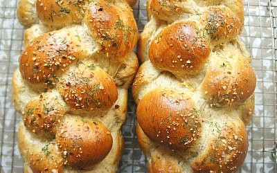 Dill Pickle Challah (Shannon Sarna/via JTA) 