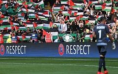 Celtic fans display Palestinian flags during match with Hapoel Beersheba in Glasgow, August 17, 2016. (Screenshot)