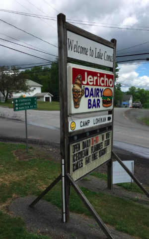 Jericho Dairy Bar, at the crossroads of Lake Como, PA (Jessica Steinberg/Times of Israel)