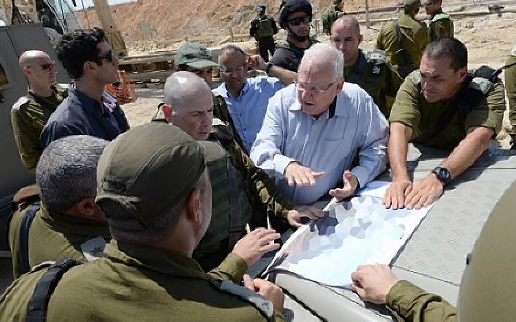 President Reuven Rivlin visiting southern Israel on August 23, 2016. Mark Neyman/GPO