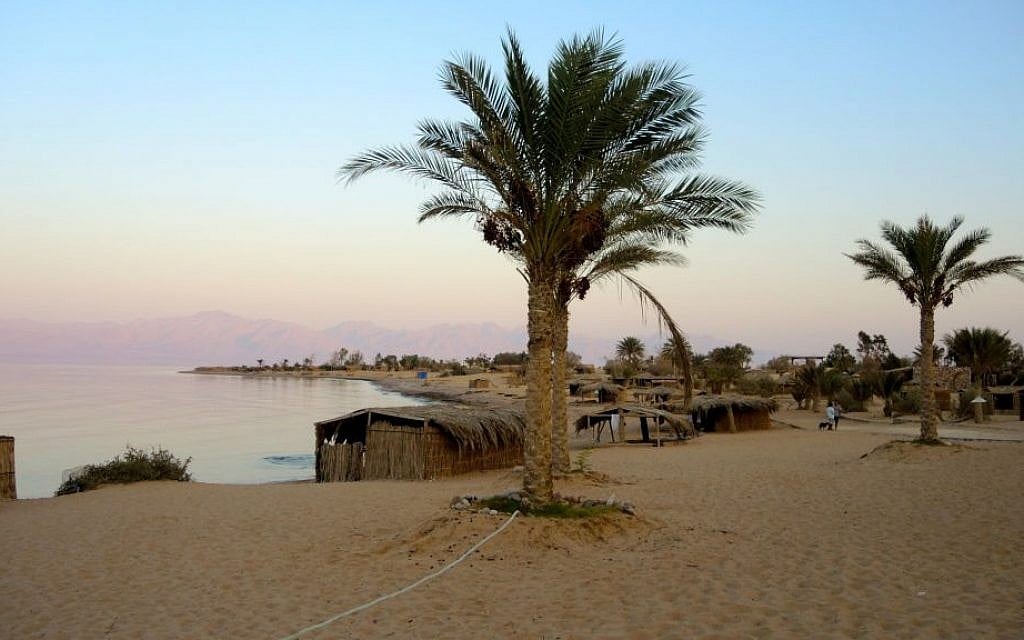ILLUSTRATIVE - Simple straw huts at Big Dune Beach camp in Dahab, Taba, on the Sinai Peninsula (Melanie Lidman/Times of Israel) ILLUSTRATIVE - Simple straw huts at Big Dune Beach camp in Dahab, Taba, on the Sinai Peninsula (Melanie Lidman/Times of Israel)
