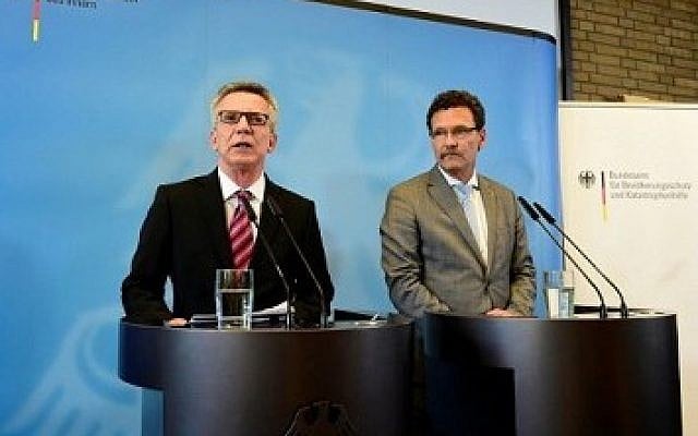 German Interior Minister Thomas de Maiziere (L) and President of the Federal Office of Civil Protection and Disaster Assistance (BBK) Christoph Unger hold a joint press conference in Berlin on August 24, 2016.
AFP / Tobias Schwarz German Interior Minister Thomas de Maiziere (L) and President of the Federal Office of Civil Protection and Disaster Assistance (BBK) Christoph Unger hold a joint press conference in Berlin on August 24, 2016.
AFP / Tobias Schwarz