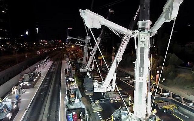 Construction at the Tel Aviv Shalom rail line, August 27, 2016. (Israel Railways)