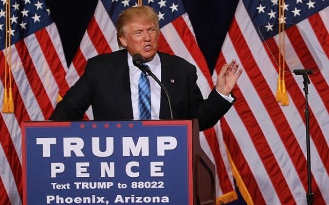 Republican presidential nominee Donald Trump unveils his 10-point plan to crack down on illegal immigration during a campaign event inside the Phoenix Convention Center on August 31, 2016 in Phoenix, Arizona. (DAVID CRUZ / Digital / AFP)