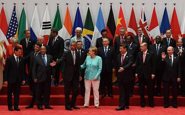 US President Barack Obama and China's President Xi Jinping gesture as they gather with German Chancellor Angela Merkel, Russia's President Vladimir Putin and Turkey's President Recep Tayyip Erdogan during a group photo before the opening of the G20 Summit at the International Expo Center in Hangzhou, September 4, 2016. (AFP Photo/Greg Baker) US President Barack Obama and China's President Xi Jinping gesture as they gather with German Chancellor Angela Merkel, Russia's President Vladimir Putin and Turkey's President Recep Tayyip Erdogan during a group photo before the opening of the G20 Summit at the International Expo Center in Hangzhou, September 4, 2016. (AFP Photo/Greg Baker)