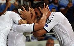 Italy's forward Graziano Pelle (R) and teammates celebrate a goal goal during the Wolrd Cup 2018 qualifying football match between Israel and Italy at Sammy Ofer Stadium in Haifa on September 5, 2016. (AFP PHOTO / MENAHEM KAHANA)