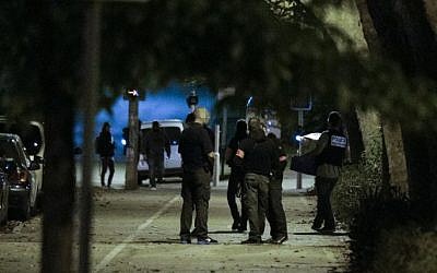 Forensic investigators carry boxes out of the building in Boussy-Saint-Antoine south of Paris on September 8, 2016 where female suspects, said to have been planning new acts of violence, were arrested. 
(Goeffroy van der Hasselt/AFP)