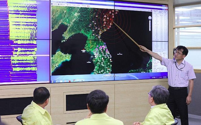 A South Korean official points to a map showing the epicenter seismic waves in North Korea, at the Korea Meteorological Administration in Seoul on September 9, 2016, following news of another nuclear test by North Korea. (AFP/Yonhap) A South Korean official points to a map showing the epicenter seismic waves in North Korea, at the Korea Meteorological Administration in Seoul on September 9, 2016, following news of another nuclear test by North Korea. (AFP/Yonhap)