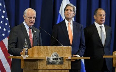 US Secretary of State John Kerry and Russian Foreign Minister Sergey Lavrov listen to UN Special Envoy for Syria Staffan de Mistura at a press conference in Geneva early on September 10, 2016, after meetings to discuss the Syrian crisis. (AFP/Fabrice Coffrini)