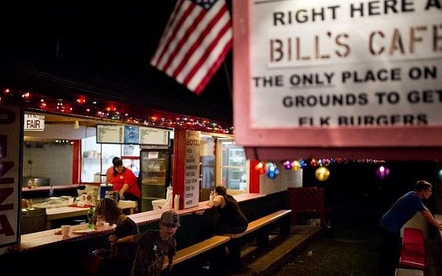 Fair-goers have dinner at the Cambria County Fair, September 8, 2016, in Ebensburg, Pennsylvania. (AFP PHOTO / DOMINICK REUTER)