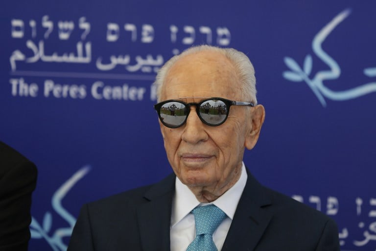 Former president Shimon Peres attends the opening of the 'Mini World Cup for Peace' soccer event at Herzlyia stadium on May 9, 2016. (AFP PHOTO/AHMAD GHARABLI) Former president Shimon Peres attends the opening of the 'Mini World Cup for Peace' soccer event at Herzlyia stadium on May 9, 2016. (AFP PHOTO/AHMAD GHARABLI)