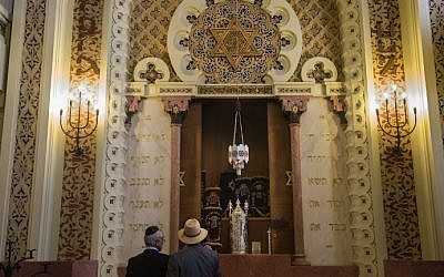 Members of the Jewish Community of Porto stand in the Kadoorie Mekor Haim Synagogue in Porto, on September 2, 2016. (AFP/Miguel Riopa)
