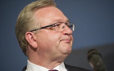 Frank Henkel, top candidate of German Chancellor Angela Merkel's Christian Democrat Union (CDU), reacts during the electoral evening after Berlin's state elections on September 18, 2016 at the state parliament of Berlin. (AFP PHOTO / STEFFI LOOS)