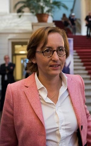 Beatrix von Storch of the populist AfD (Alternative fuer Deutschland) talks to journalists during the electoral evening after Berlin's state elections on September 18, 2016 at the state parliament of Berlin. (AFP PHOTO / STEFFI LOOS)