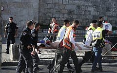 Israeli medics carry an injured man following a Palestinian stabbing attack outside the Old City of Jerusalem, on September 19, 2016 (AFP PHOTO / MENAHEM KAHANA)