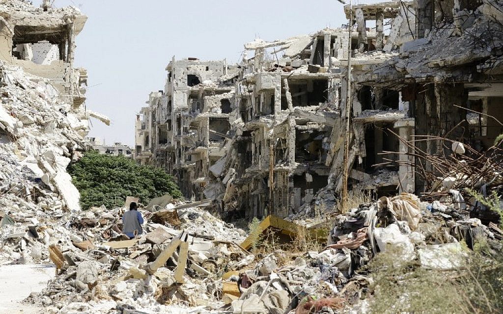 Destroyed buildings in the government-held Jouret al-Shiah neighborhood of the central Syrian city of Homs on September 19, 2016. (AFP PHOTO / LOUAI BESHARA)