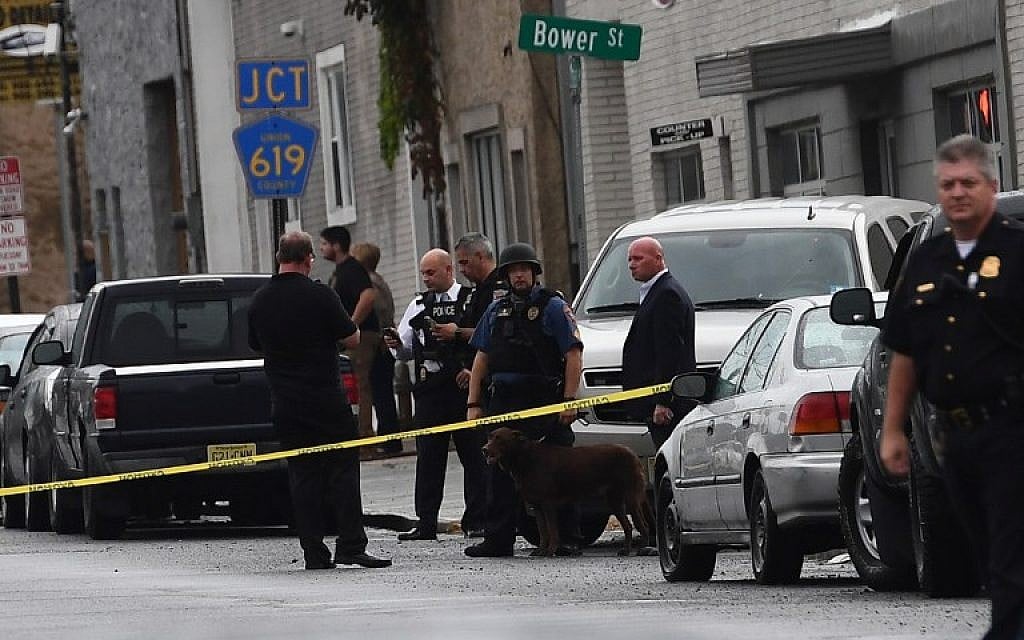 Law inforcement officers secure the area where they allegedly arrested terror suspect Ahmad Khan Rahami following a shootout in Linden, New Jersey, on September 19, 2016 (AFP PHOTO / Jewel SAMAD)