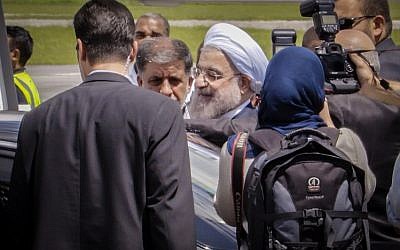 Iranian President Hasan Rohani (C) arrives at the Jose Marti airport in Havana, on September 19, 2016.  (AFP PHOTO / ADALBERTO ROQUE)