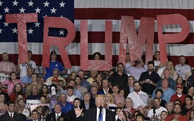 US Republican presidential nominee Donald Trump speaks at a rally in Kenansville, North Carolina, on September 20, 2016. (AFP/Mandel Ngan)