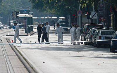 Hungarian police officials investigate in Budapest after an explosion of unknown origin injured two passing police officers on September 25, 2016.(AFP PHOTO / FERENC ISZA)