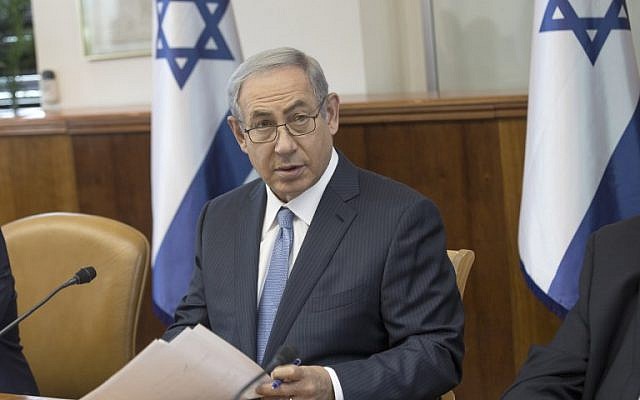 Prime Minister Benjamin Netanyahu leads a cabinet meeting at the Prime Minister's Office in Jerusalem, September 27, 2016. (AFP Photo/Pool/Atef Safadi)