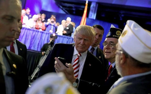 Republican presidential candidate Donald Trump greets people at the American Legion Convention in Cincinnati, Ohio, September 1, 2016. (Aaron P. Bernstein/Getty Images/AFP)