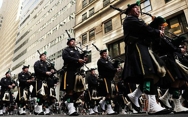 Members of the NYPD Emerald Society Pipes and Drums band march during a procession in Lower Manhattan to mark the 15th anniversary of the 9/11 attacks and the police officers who were killed during and after the event, on September 9, 2016 in New York City. (Spencer Platt/Getty Images/AFP)
