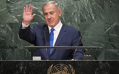 Prime Minister Benjamin Netanyahu waves to the audience after addressing the United Nations General Assembly at UN headquarters, September 22, 2016 in New York City. (Drew Angerer/Getty Images/AFP)