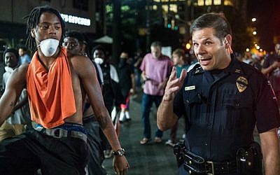 Captain Mike Campagna talks with a demonstrator during protests on September 22, 2016 in Charlotte, North Carolina. (Sean Rayford/Getty Images/AFP)