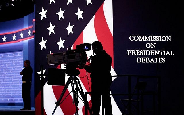 Television news crews prepare for the first presidential debate featuring Democratic presidential candidate Hillary Clinton and Republican presidential candidate Donald Trump at Hofstra University, Hempstead, New York, September 25, 2016. (Drew Angerer/Getty Images/AFP)