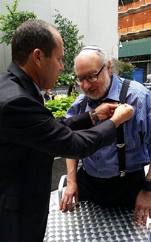 Jerusalem Mayor Nir Barkat meets Jonathan Pollard in New York, September 26, 2016 (Jerusalem Municipality) Jerusalem mayor Nir Barkat meets Jonathan Pollard in New York, September 26, 2016 (Jerusalem Municipality)