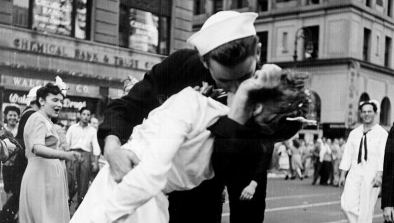 Jewish woman in iconic WWII Times Square kiss photo dies at 92