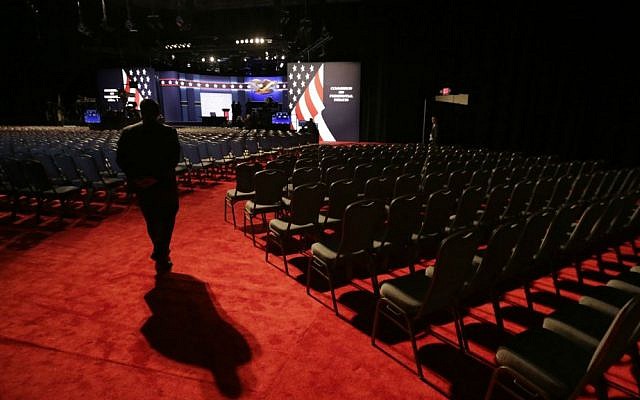 A security official stands in the hall of the presidential debate between Democratic presidential candidate Hillary Clinton and Republican presidential candidate Donald Trump at Hofstra University in Hempstead, New York, Monday, Sept. 26, 2016. (AP Photo/David Goldman)