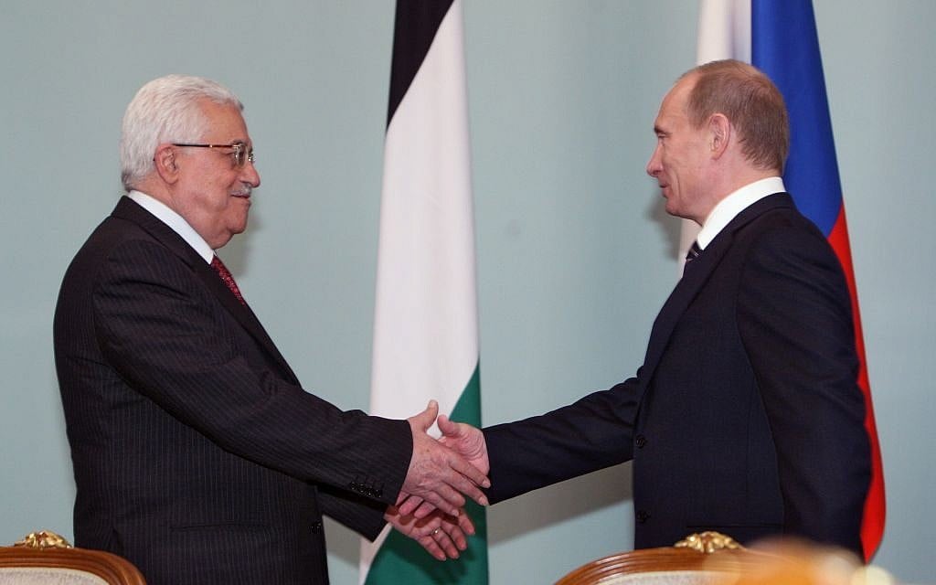 Mahmoud Abbas, left, and Vladimir Putin in Moscow on April 7, 2009. (Dmitry Azarov / Flash90)