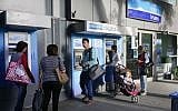 A branch of Bank Leumi in central Jerusalem (Maxim Dinshtein/Flash90)