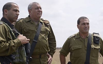 IDF Chief of Staff Gadi Eisenkot, center, visits the Gaza Division with Col. Yaakov “Yaki” Dolef and head of the Southern Command Maj. Gen. Eyal Zamir in southern Israel on August 30, 2016. (IDF Spokesperson) IDF Chief of Staff Gadi Eisenkot, center, visits the Gaza Division with Col. Yaakov “Yaki” Dolef and head of the Southern Command Maj. Gen. Eyal Zamir in southern Israel on August 30, 2016. (IDF Spokesperson)