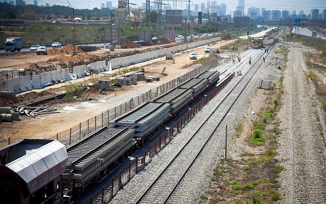 Work being carried out between the Herzliya rail station and Tel Aviv on September 4, 2016. (Avi Dishi/Flash90) Work being carried out between the Herzliya rail station and Tel Aviv on September 4, 2016. (Avi Dishi/Flash90)