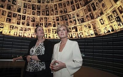 Australian Minister of Foreign Affairs, Julie Bishop MP, visits the Yad Vashem Holocaust memorial museum in Jerusalem on August 4, 2016. (Issac Harari/Flash90)