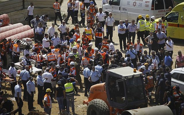 Rescue workers at the site of a collapsed parking structure in the Ramat Hahayal neighborhood in northern Tel Aviv, September 5, 2016. (Miriam Alster/Flash90) Rescue workers at the site of a collapsed parking structure in the Ramat Hahayal neighborhood in northern Tel Aviv, September 5, 2016. (Miriam Alster/Flash90)