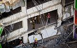 Rescue workers at the site of a building collapse in Tel Aviv on September 5, 2016. (Miriam Alster/Flash90)