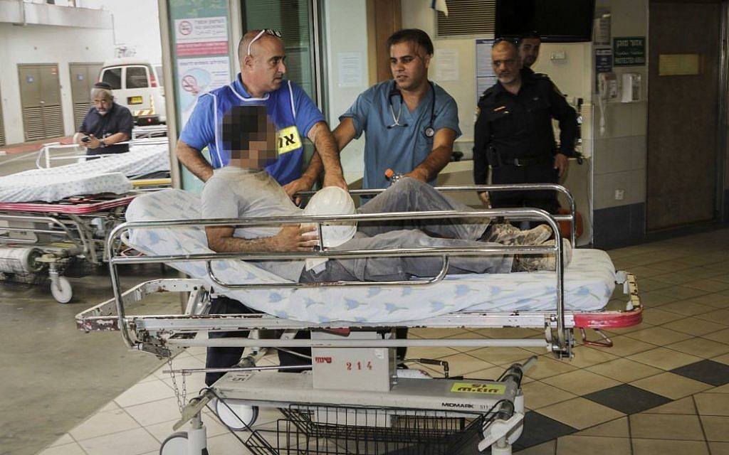 Rescue workers rush a wounded man to the hospital after a crane collapsed at a construction site in Tel Aviv on Monday, September 5, 2016 (Roy Alima/Flash90)