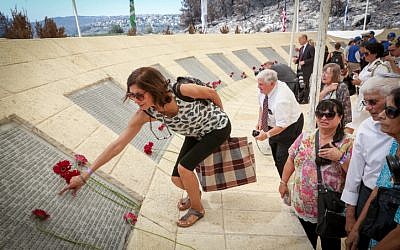 The 15th anniversary memorial ceremony for the victims of the 9/11 attacks, at a memorial monument in Jerusalem Hills on September 11, 2016. (Yossi Zamir / FLASH90)