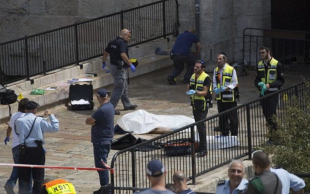 Israeli security forces near the body of a Jordanian attacker at the scene of an attempt stabbing attack at Damascus Gate in Jerusalem on September 16, 2016. (Yonatan Sindel/Flash90) Israeli security forces near the body of a Jordanian attacker at the scene of an attempt stabbing attack at Damascus Gate in Jerusalem on September 16, 2016. (Yonatan Sindel/Flash90)