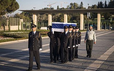 The Knesset Honor Guard carries the coffin of former president and prime minister Shimon Peres at the Knesset, September 29, 2016. (Hadas Parush/Flash90) The Knesset Honor Guard carries the coffin of former president and prime minister Shimon Peres at the Knesset, September 29, 2016. (Hadas Parush/Flash90)