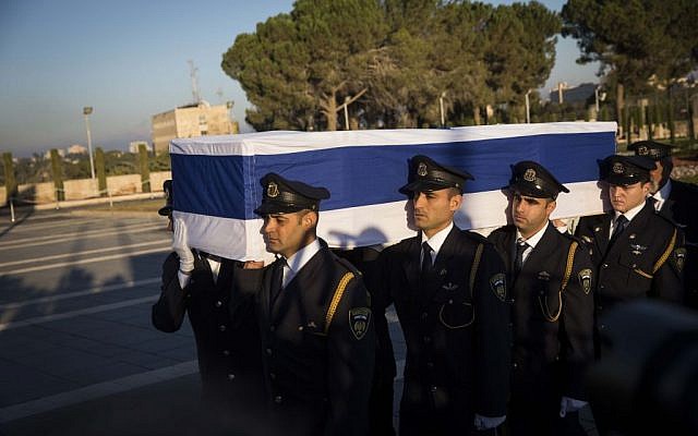 The Knesset Honor Guard carries the coffin of former president and prime minister Shimon Peres at the Knesset, September 29, 2016. (Hadas Parush/Flash90) The Knesset Honor Guard carries the coffin of former president and prime minister Shimon Peres at the Knesset, September 29, 2016. (Hadas Parush/Flash90)