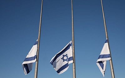 Flags at the Knesset fly at half mast in honor of former president and prime minister Shimon Peres as his body lies in state at the Knesset, September 29, 2016. (Yizhak Harari/Knesset Spokesman's office)