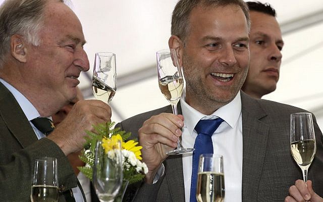 AfD member Alexander Gauland, left, and Leif-Erik Holm, top candidate of the AfD, toast at the gathering of the AfD (Alternative for Germany) party in Schwerin, Germany, September 4, 2016. ( AP Photo/Michael Sohn)
