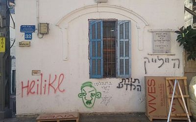 Hitler's face and anti-Semitic slogans graffitied on a synagogue in Tel Aviv, January 2016 (Police spokesperson)